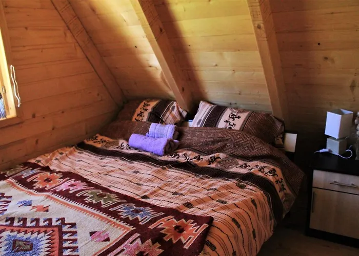 Log - Cabin Hope